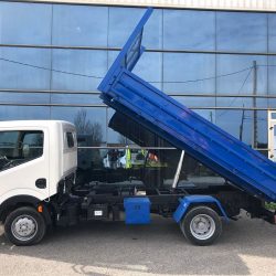 Nissan-cabstar-volquete-azul-4