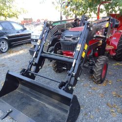 TRACTOR RHINOCEROS 450 CON PALA (1)