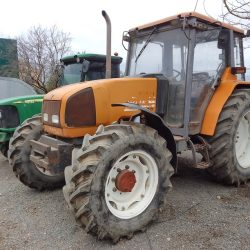 RENAULT 335 DE 90 CV (1)