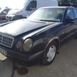 MERCEDES 300 D (1)