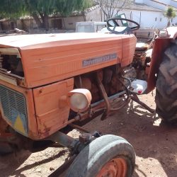 TRACTOR UNIVERSAL 550 SUPER (1)