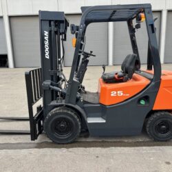 CARRETILLA ELEVADORA DOOSAN D25GP (1)