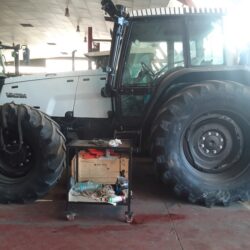 TRACTOR VALTRA DE 140 CV (1)