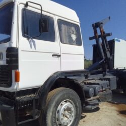 RENAULT G340 CON GANCHO PORTA CONTENEDORES (1)