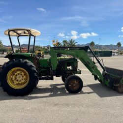JOHN DEERE 2135 CON PALA (1)