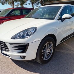PORSCHE MACAN (1)